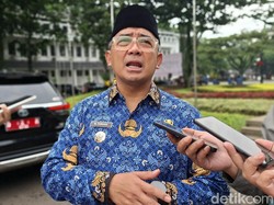 Farhan Minta Warga Bandung di Bantaran Sungai untuk Pindah!