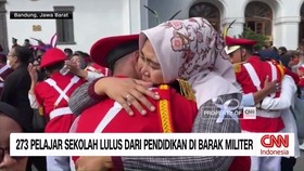 VIDEO: 273 Pelajar Sekolah Lulus dari Pendidikan di Barak Militer