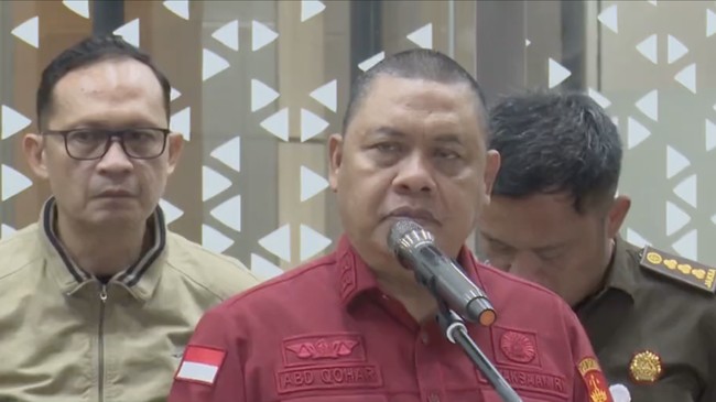 Eks Dirut DKI dan Petinggi BJB Ikut Jadi Tersangka Kasus Kredit Sritex Kejaksaan Agung (Kejagung) menetapkan tiga tersangka dalam kasus korupsi pemberian fasilitas kredit PT Sritex.