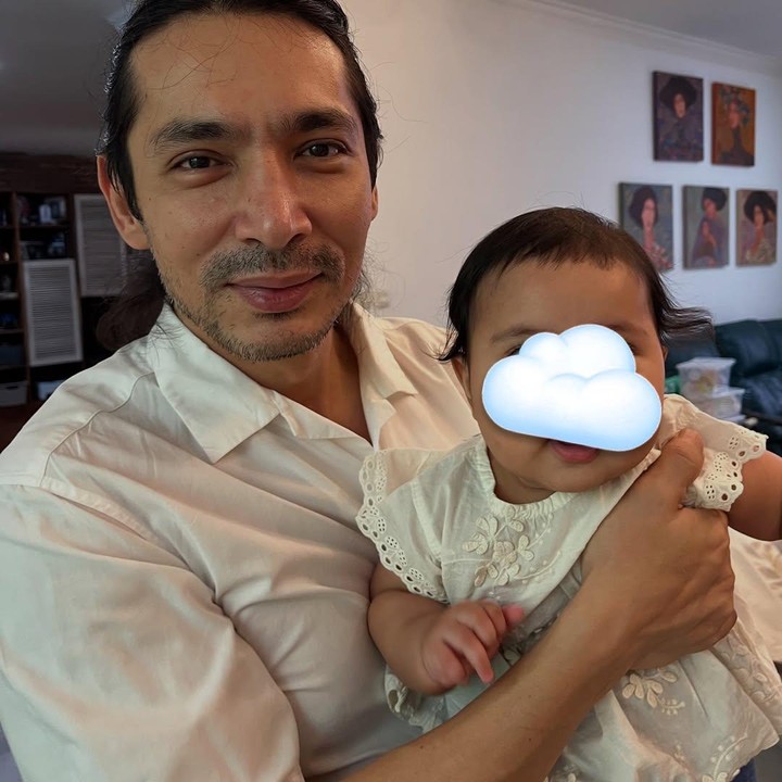 <p>Sampai saat ini, Abimana dan Inong masih kompak menyembunyikan wajah putri bungsu mereka. Pasangan yang menikah pada tahun 2001 ini juga belum mengungkap nama panjang Solenne dan proses persalinan Si Kecil ke publik. (Foto: Instagram @inong_ayu)</p>
