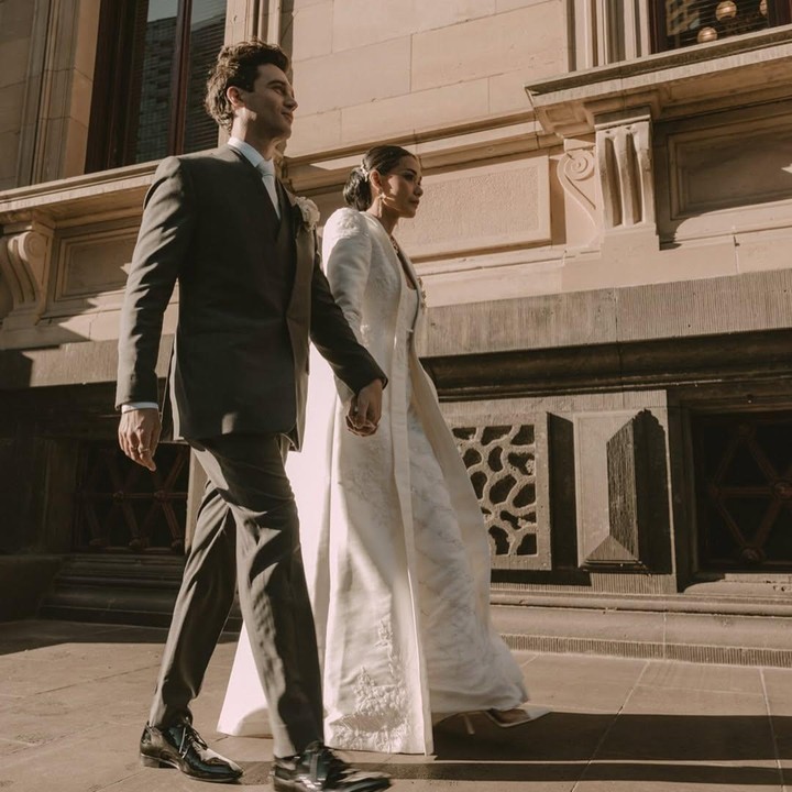 <p>Sementara itu, sang suami mengenang momen pernikahan mereka dua tahun yang lalu. “Dua tahun yang lalu, pada hari ini, kami terjalin dan hatiku menjadi penuh,” tulis Michael, dikutip dari laman <em>Instagram@michaelswahr.</em> (Foto: Instagram@andiniawrst)</p>