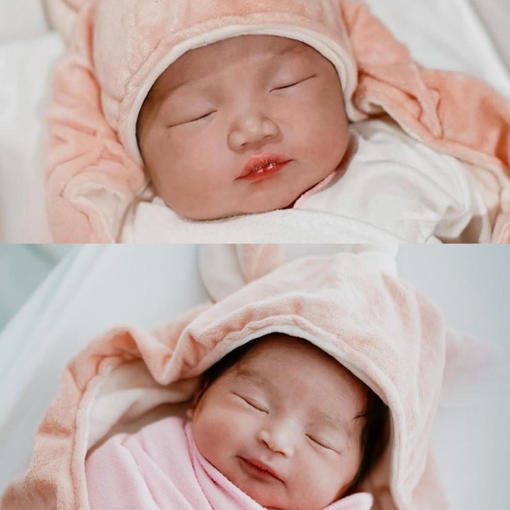<p>Dalam unggahan lainnya, Siti Badriah juga memperlihatkan foto kedua anak perempuannya saat masih bayi. Xandraya disebut lebih mungil dari sang kakak. "Bonus <em>slide</em> terakhir foto Xandraya sama teteh Xarena pake selimut unicorn yang sama waktu hari pertama lahir, bedanya xandraya lebih mungil, tetehnya lahir di berat 3,9kg dan xandraya di berat 2,9kg.. Masya Allah," tutur Siti Badriah. (Foto: dok. Instagram @sitibadriahh)</p>
