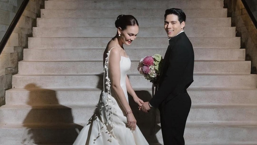 Baju Pengantin Luna Maya Deretan baju penganti Luna Maya.
