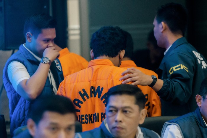 Direktorat Tindak Pidana Siber Bareskrim Polri berhasil membongkar kasus grup Facebook bertema menyimpang bernama Fantasi Sedarah dan Suka Duka. Pengungkapan kasus ini diumumkan langsung dari Mabes Polri, Jakarta, Rabu (21/5/2025).