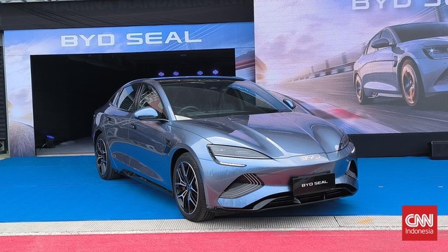 Sedan listrik BYD Seal yang terbakar di Hong Kong dikarenakan perangkat power bank di kursi mengalami thermal runway.