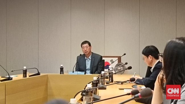 Korea Selatan punya cara khusus untuk 'mengintip' dan mendapat informasi soal situasi terkini Korea Utara (Korut) melalui media di negara itu.