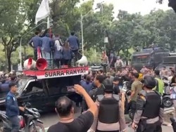 93 Orang Diamankan Buntut Demo Ricuh di Balai Kota Jakarta