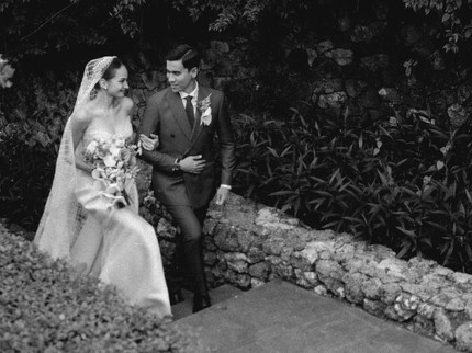Enzy Storia Rayakan Wedding Anniversary Kedua, Intip 5 Potretnya Bersama Suami