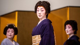 FOTO: Satu Abad Festival Geisha, Selamatkan Seni Nyaris Sekarat