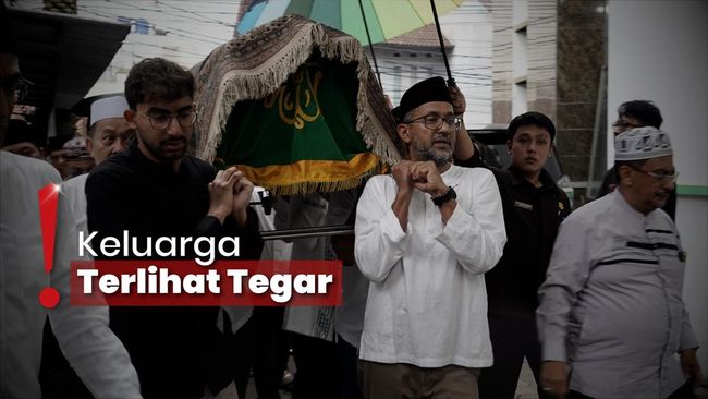 Pemakaman Suami Najwa Shihab di TPU Jeruk Purut Diiringi Hujan Deras
