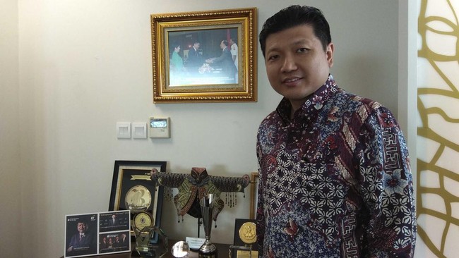 Kejaksaan Agung menangkap Iwan Setiawan Lukminto, eks Direktur Utama PT Sritex, dalam kasus korupsi kredit bank.