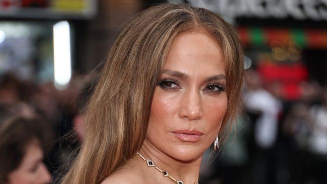 Jennifer Lopez dituntut bayar lebih dari Rp2 miliar oleh paparazi setelah unggah foto dirinya sendiri di Instagram dan X pada Januari 2025.