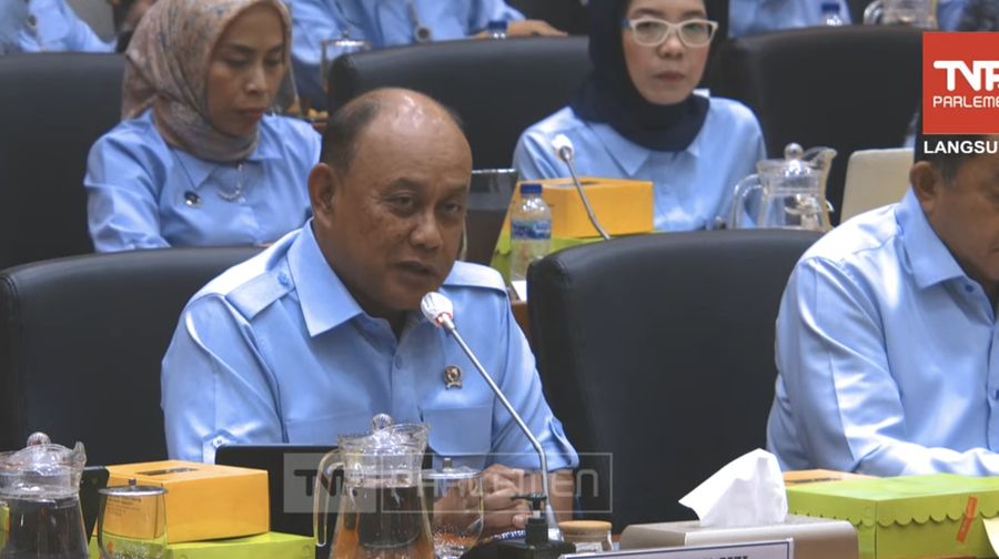 Kepala BGN Dadan Hindayana saat RDP di Komisi IX DPR RI. (Tangkapan Layar Youtube DPR RI)