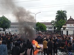 Rapor Merah dari Mahasiswa Tasik untuk 100 Hari Kerja Viman-Diky