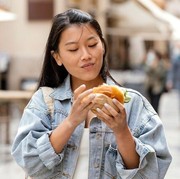 Bukannya Berenergi, Konsumsi 6 Makanan dan Minuman Ini Justru Bikin Cepat Lelah
