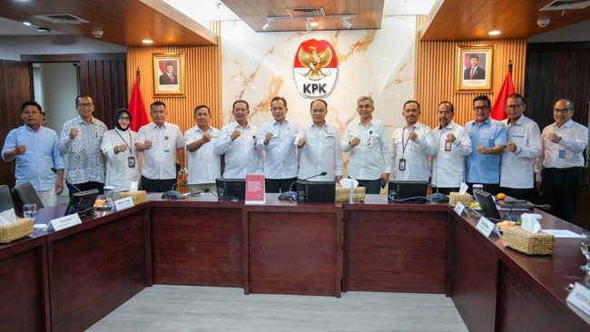 Menkop Budi Gandeng Penegak Hukum Awasi Kopdes Merah Putih Menteri Koperasi Budi Arie Setiadi mengungkapkan pengawasan aparat penegak hukum terhadap Koperasi Desa/Kelurahan Merah Putih perlu dilakukan.
