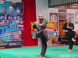 Momen Bule dari 4 Negara Jajal Boles-Pencak Silat di Sukabumi