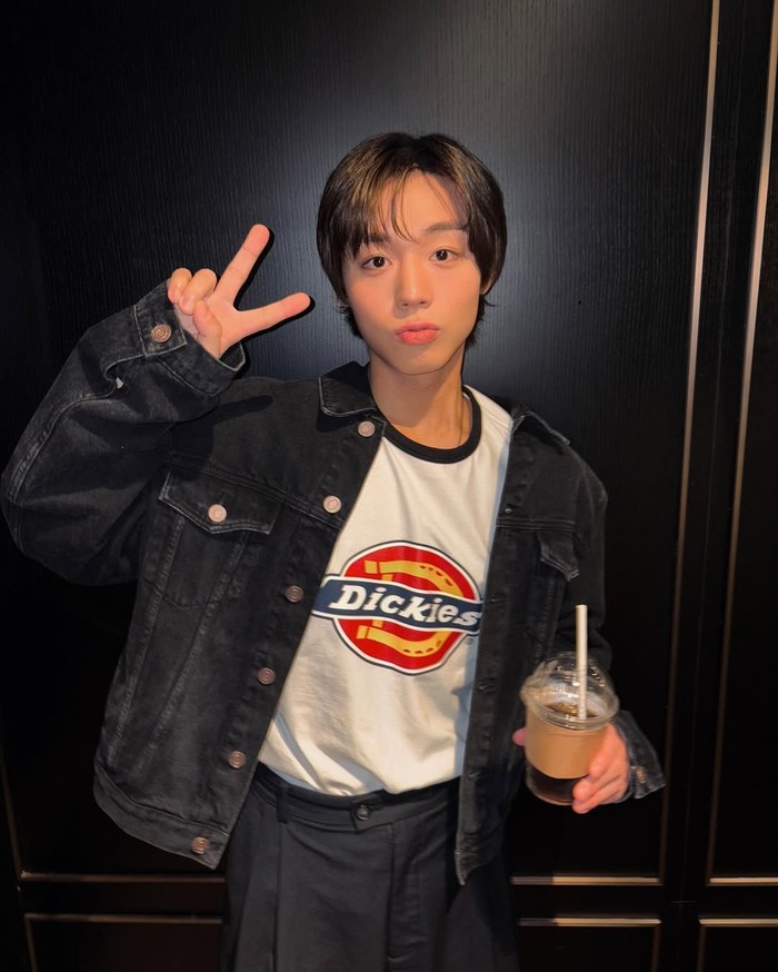 Pada 5 Agustus 2024, Park Jihoon resmi bergabung dengan YY Entertainment setelah memutuskan untuk tidak memperpanjang kontrak dengan agensi lamanya, Maroo Entertainment. Mari kita tunggu project sang idola selanjutnya, ya!/ Foto: instagram.com/yy_ent