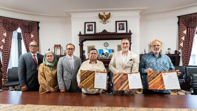 Perkuat Kerja Sama, BPJPH Teken LoI dengan Lembaga Halal AS Haikal Hasan menyebut LoI dengan AS muncul seiring meningkatnya permintaan pasar Indonesia terhadap produk konsumsi lainnya dari AS.