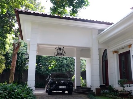 7 Potret Rumah Pengacara Viral Sangun Ragahdo Putra Yayuk Suseno, Ada Peralatan Gaming & Garasi Mewah