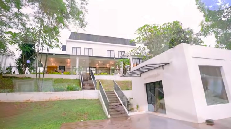 Rumah Tasyi Athasiya Rumah Tasyi Athasiya