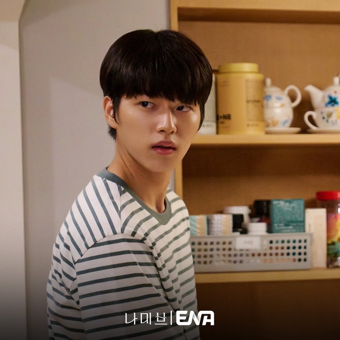 Salah satu member grup GHOST9, yakni Lee Jinwoo berhasil memulai debut sebagai aktor lewat drama Korea Namib (2024). Tak hanya itu, ia juga muncul sebagai cameo dalam Crushology 101 (2025)./ Foto: soompi.com