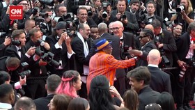 VIDEO: Momen Denzel Washington Labrak Fotografer di Cannes