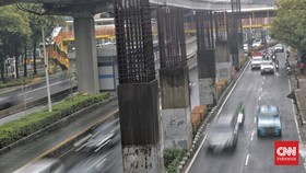 FOTO: Wacana Pembongkaran Tiang Monorel Mangkrak