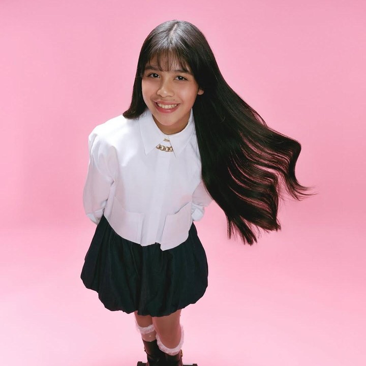<p>Hal tersebt diketahui melalui beberapa hasil <em>photoshoot</em> Jizzy yang diunggah langsung oleh sang Bunda di akun Instagram pribadinya. Pada<em> postingan</em> itu, Jizzy tampil menawan dengan rambut panjangnya yang bergelombang. (Foto: Instagram@marshatimothy)</p>