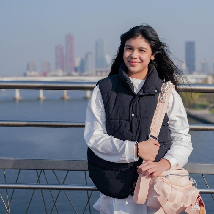 <p>Kehidupan setiap anak artis Tanah Air tampaknya tak pernah lepas dari sorot publik, tak terkecuali Jizzy Pearl Bastian. Ia adalah putri semata wayang pasangan Marsha Timothy dan Vino G Bastian. (Foto: Instagram@marshatimothy)</p>