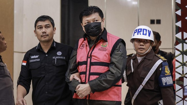 Pengusaha Solo Was-was Kasus Bos Sritex Ganggu Investasi Daerah Pengusaha Solo meminta penegak hukum berhati-hati menangani kasus korupsi eks bos Sritex agar tidak menimbulkan rasa takut pada para pebisnis daerah.