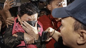 FOTO: Kejagung Tahan Bos Sritex Iwan Setiawan Lukminto