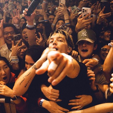 Lirik Lagu Make Me Forget - LANY