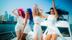 Lirik Lagu I Like It Hot - BLACKSWAN