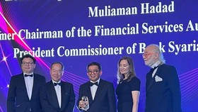 Muliaman Hadad Raih Lifetime Achievement Award dari Asian Banker