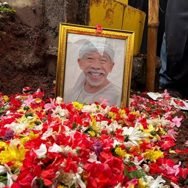 Viral Warga Perlihatkan Makam Komedian Nurul Qomar Amblas Tak Terawat