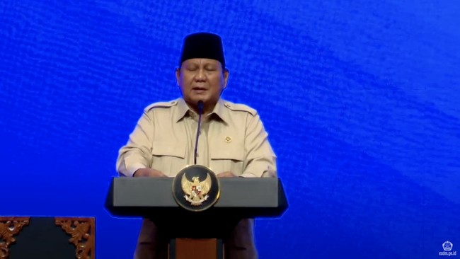 Prabowo Umumkan Gaji Hakim Naik hingga 280 Persen Presiden RI Prabowo Subianto mengumumkan gaji hakim di Indonesia hingga sebesar 280 persen.