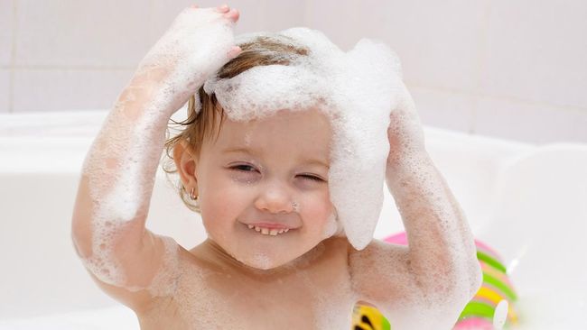 9 Sampo Penumbuh Rambut Bayi agar Cepat Tebal dan Lebat