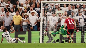 Berita Olahraga Terkini CNN Sport : FOTO: Tottenham Juara, MU Bermuram Durja