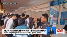 VIDEO: Ribuan Orang Berdesakan Demi Bisa Melamar Kerja