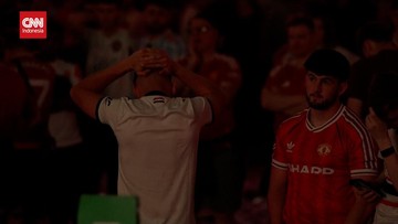 Liputan Olahraga CNN Sport : VIDEO: Ratapan Sedih Fans MU Usai Kalah Final Liga Europa