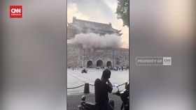 VIDEO: Momen Menara Berumur 650 Tahun Runtuh Padahal Baru Direnovasi