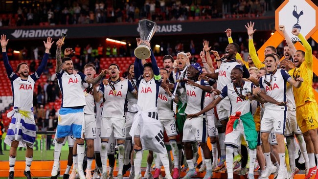 Son Heung Min tidak mendapat medali saat membawa Tottenham Hotspur menjadi juara Liga Europa usai mengalahkan Manchester United.