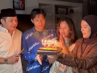 Dipeluk Ibu Sambung, 7 Potret Kiesha Alvaro Dapat Kejutan Ultah dari Pasha Ungu & Adelia