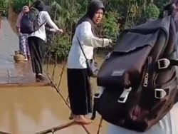 Guru yang Lewati Jembatan Rusak Tiba-tiba Minta Maaf, Bahas Institusi Pemerintah