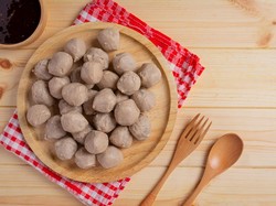7 Cara Membuat Bakso Sapi Rumahan yang Kenyal dan Padat, Dijamin Enak!