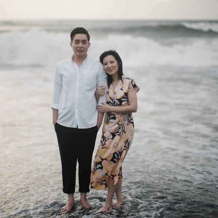 <p>Namun, siapa sangka? Tak sedikit netizen yang justru salah fokus dengan kecantikan sang istri. “Cantik banget istri koh Edric,” tulis akun <em>@juliah****.</em> “Cantik banget lagi istrinya,” tulis akun <em>@anna_tuwa****. </em>(Foto: Instagram@edrictjandra)</p>