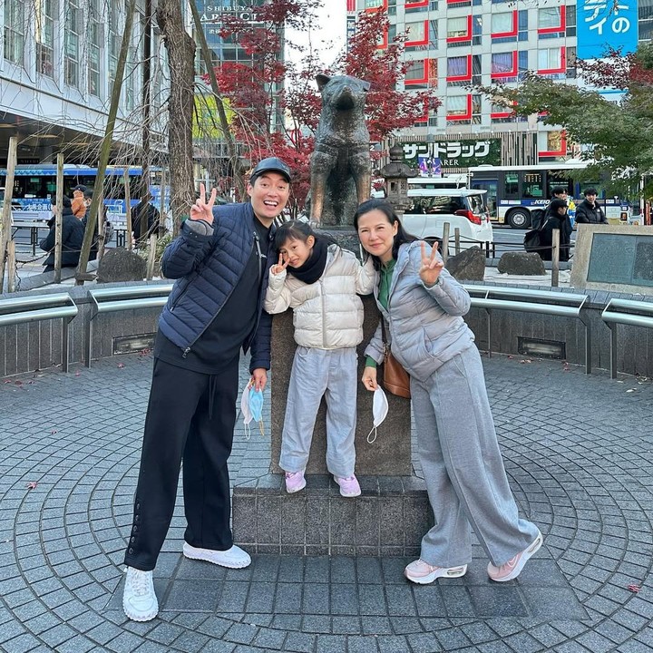 <p>Kebahagiaan pasangan ini pun diwarnai dengan kehadiran seorang anak perempuan bernama Abigail Tjandra yang lahir pada November 2019. Kini, sang putri telah menginjak usia lima tahun. (Foto: Instagram@edrictjandra)</p>