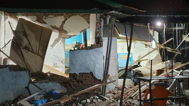 Badan Nasional Penanggulangan Bencana mencatat sebanyak 255 rumah warga Bengkulu rusak setelah diguncang gempa magnitudo 6,0.