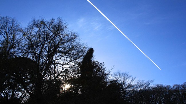 Sebuah penampakan 'laser' berwarna putih menghiasi langit malam di sejumlah wilayah Amerika Serikat (AS) pada dini hari akhir pekan lalu.